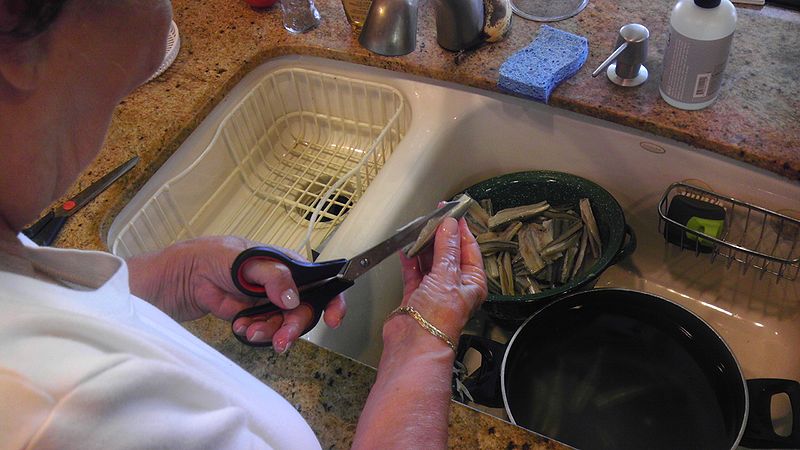 File:Preparing smelts.jpg