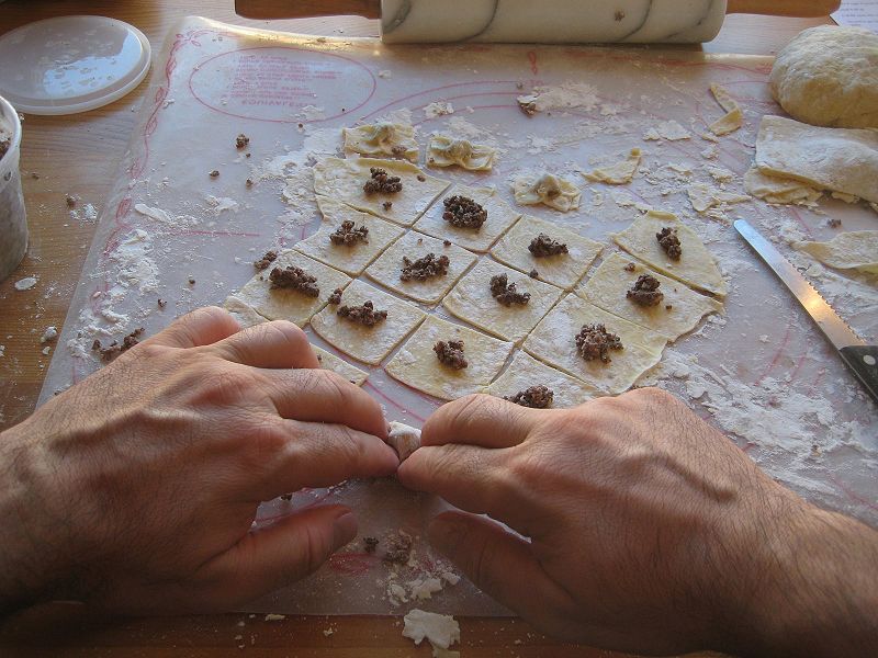 File:Lee making caps.jpg